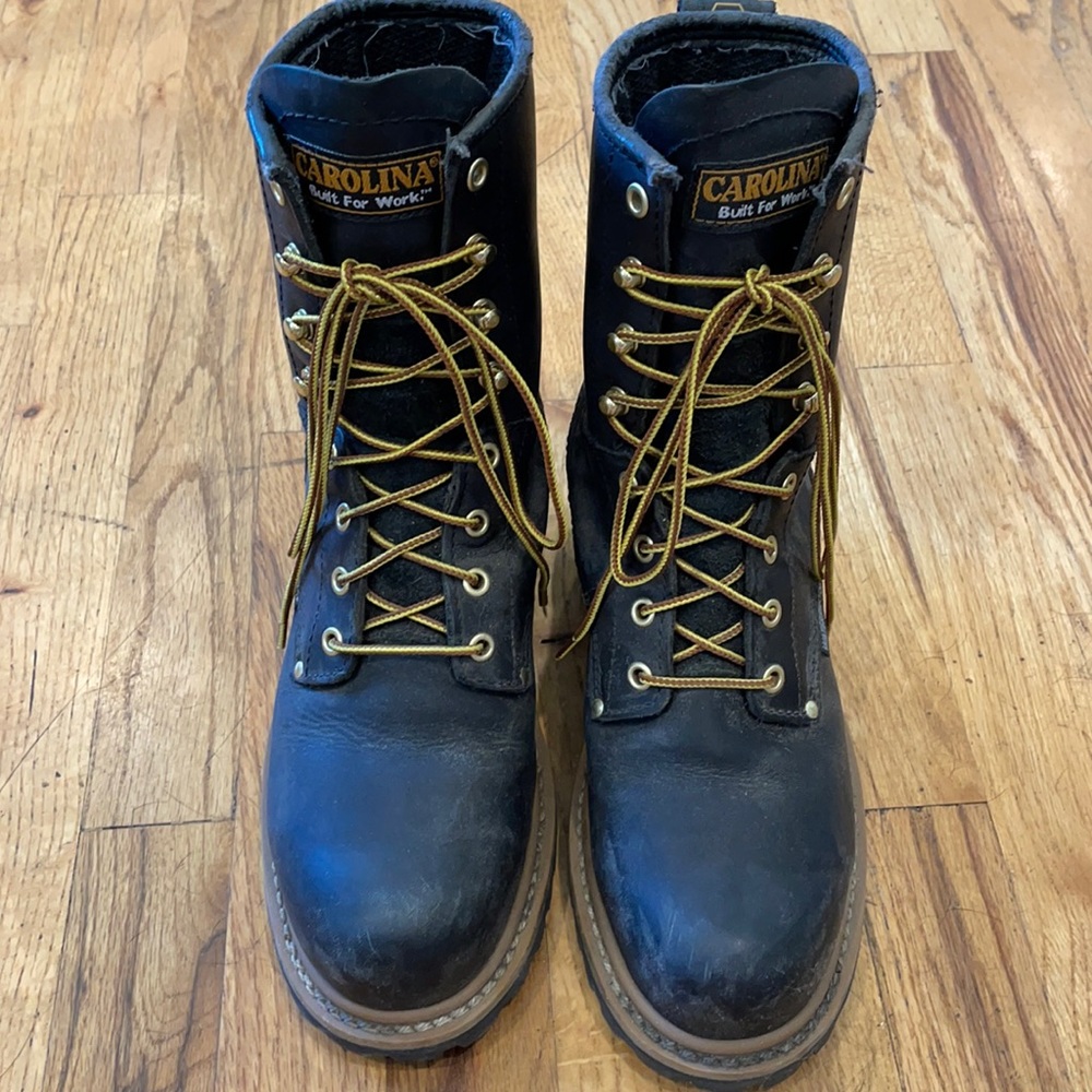 Women’s Carolina 8” Waterproof logger boots size 9